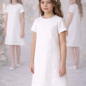 Sukienka ecru z koronkowym wzorem dla dziewczynki, idealna na specjalne okazje.