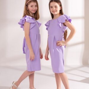 Sukienka ołówkowa dla dziewczynki w kolorze liliowym z falbanami na rękawach, idealna na specjalne okazje.