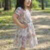 Sukienka dla dziewczynki w szare kwiaty, idealna na letnie spacery i uroczystości.