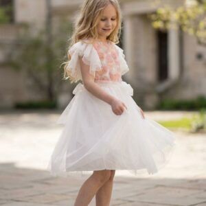 Sukienka dla dziewczynki w kolorze ecru z tiulowymi różyczkami, idealna na specjalne okazje.