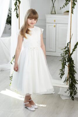 Tiulowa sukienka dla dziewczynki z koronkowym górnym elementem w kolorze białym, idealna na uroczystości.