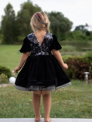Welurowa, czarna sukienka dla dziewczynki